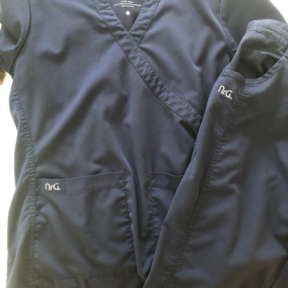 Barco NRG scrubs